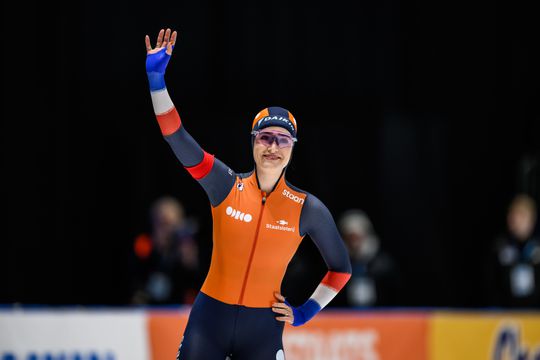 Topschaatsster Chloé Hoogendoorn (21) maakt opnieuw indruk op EK afstanden met zilver op 1000 meter