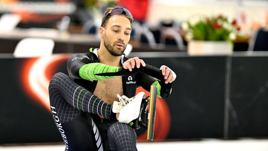 Messcherpe Tim Prins wijst Kjeld Nuis terecht, ook topschaatsster Joy Beune in de reacties