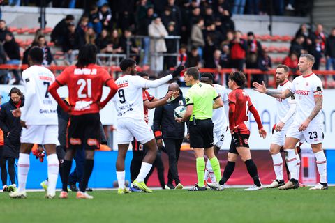 Vincent Janssen leidt Antwerp naar ruime zege bij RWDM