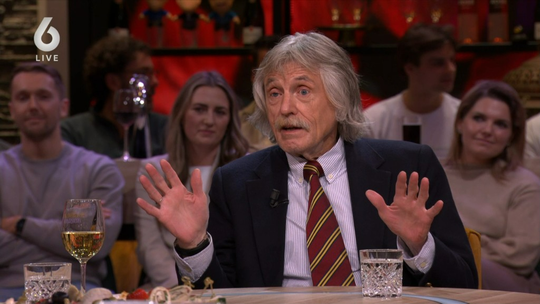 Johan Derksen gaat los op terugkeer 'orakel' als voetbaltrainer: 'Erger ik me ook zo aan'