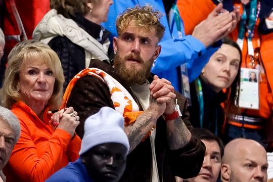 Jake Paul (verloofde Jutta Leerdam) steelt met prijzig horloge de show op Olympische Winterspelen