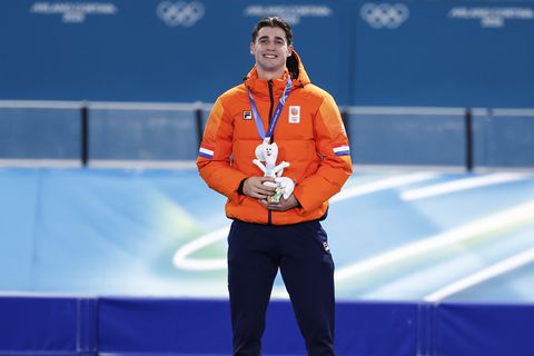 Jenning de Boo (22) krijgt na olympisch zilver dik feestje in TeamNL Huis: 'Dit is écht bizar'