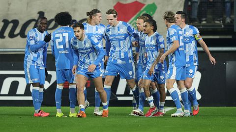 Stuntploeg NEC bezwijkt onder druk in strijd om plek twee: Feyenoord profiteert van verrassende nederlaag