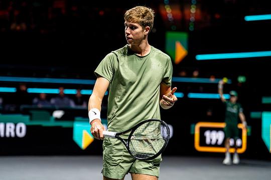 Nederlands tennistalent (17) ziet droom op allerlaatste moment uitkomen: debuut in Rotterdam tegen grote naam