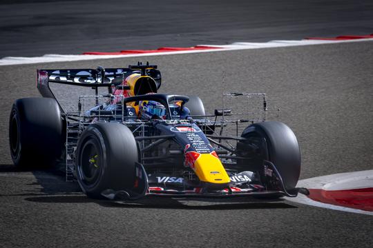 Max Verstappen beleeft monsterlijke dag bij eerste testmoment in Bahrein
