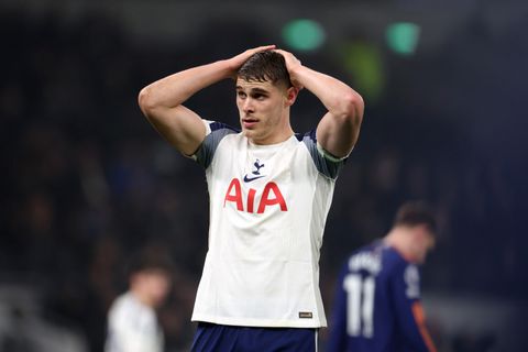 Sterspeler Micky van de Ven ziet Tottenham Hotspur hard ingrijpen na dramatische vormdip
