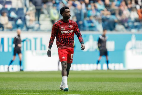 Quincy Promes voorlopig nog in cel in Dubai: 'Kan jaren duren voordat de knoop wordt doorgehakt'
