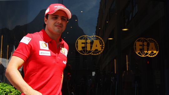 Bernie Ecclestone steunt rechtszaak Felipe Massa om wereldtitel vanwege 'crashgate': 'Het beste om te doen'