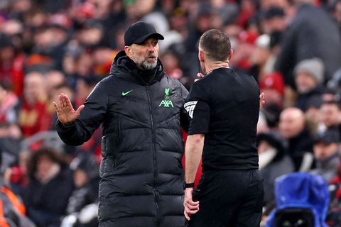 Liverpool-coach Jürgen Klopp vol onbegrip na niet gegeven strafschop: 'Anders vermoordt hij hem!'