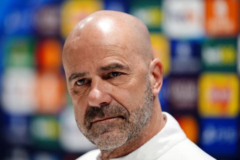 Peter Bosz maakt keuzes voor return Arsenal - PSV en spreekt over 'groot wonder': 'We moeten dichtbij onszelf blijven'