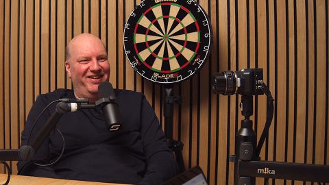 Oud-profdarter Vincent van der Voort onder de indruk van supertalent: 'Hij gooit pas een jaar, hè?'