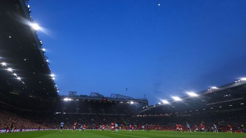 Manchester United onthult plannen over bizar groot stadion, fans spreken van 'circustent'