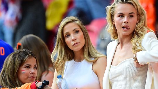 PSV'er blikt terug op pikante bruiloft van ex-Ajacied: 'Zijn vrouw was mij nog niet vergeten'