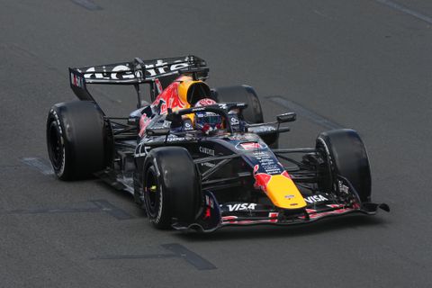 Max Verstappen moet het tijdens GP van China 'helemaal alleen' doen: nauwelijks hulp van boven