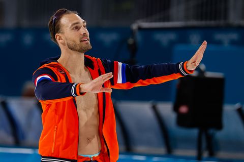 Kjeld Nuis ontsnapt door Joy Beune aan gevolgen van gewaagde weddenschap over duel met Jenning de Boo