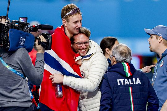 Nederlandse schaatscoach maakt bijzonder nieuws bekend: 'Dat zie ik als een groot compliment'
