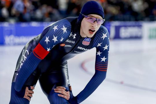 Jordan Stolz opnieuw geklopt bij sprintspektakel: Nederlander troeft schaatsfenomeen af