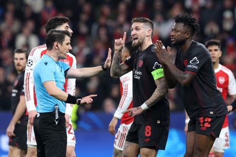 Champions League | Arsenal ontsnapt na discutabel moment bij Bayer Leverkusen