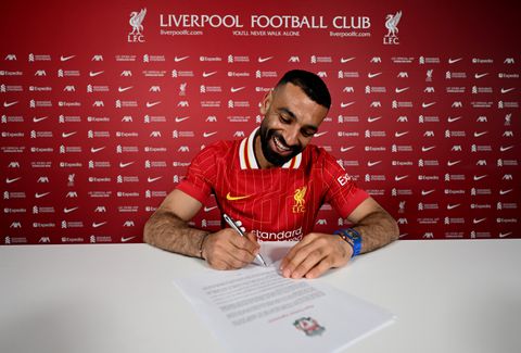 Mohamed Salah ondertekent nieuw contract bij Liverpool met peperduur horloge