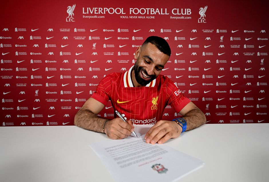 Mohamed Salah ondertekent nieuw contract bij Liverpool met peperduur horloge