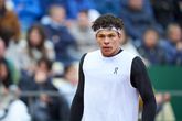 Toptennisser zorgt voor blessure bij tegenstander en bijt hem toe: 'Watje'