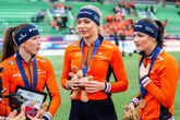 Jutta Leerdam won met Suzanne Schulting en Angel Daleman goud op de teamsprint tijdens de WK afstanden in Hamar. Getty Images
