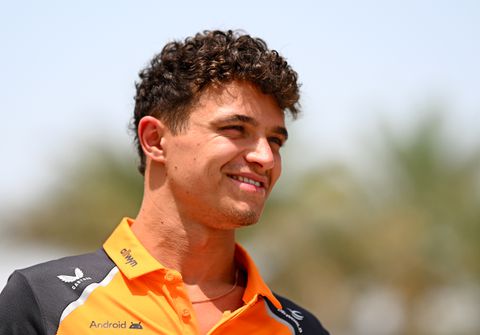Lando Norris zet snelste tijd neer in eerste vrije training Bahrein, Max Verstappen staat plek af