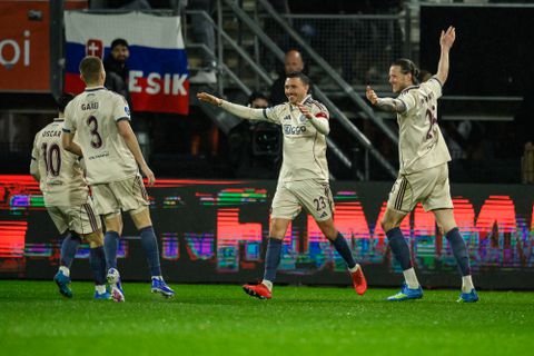 Ajax heer en meester bij ten dode opgeschreven Heracles: Champions League-voetbal blijft in zicht