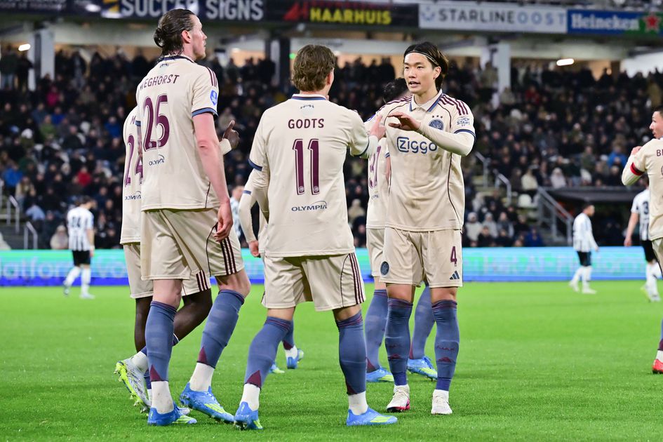 Live Eredivisie |Ajax vliegensvlug op een ruime voorsprong in Almelo na twee prachtige doelpunten