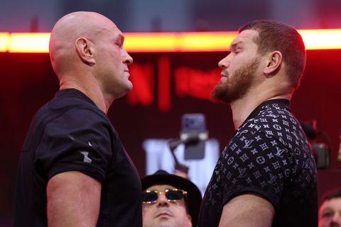 TV-gids Tyson Fury - Arslanbek Makhmudov: zo kijk je live naar boksgevecht tussen de zwaargewichten