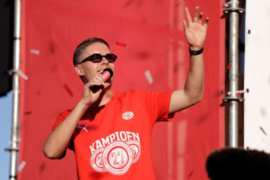 Peter Bosz verdedigt Joey Veerman na Oranje-rel: 'Hij is er helemaal klaar mee'