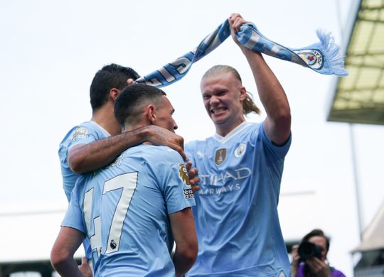 Manchester City virtueel weer koploper van Premier League, zorgen om uitgevallen Nathan Aké