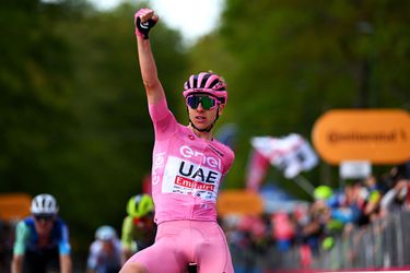 Tadej Pogacar gunt vluchters in Giro helemaal niets op Prati di Tivo, Thymen Arensman knalt top 10 binnen