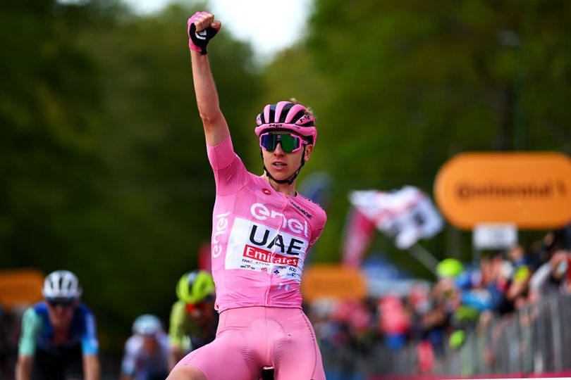 Tadej Pogacar gunt vluchters in Giro helemaal niets op Prati di Tivo, Thymen Arensman knalt top 10 binnen