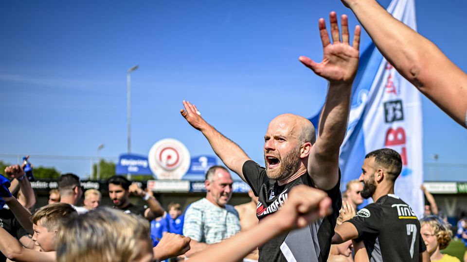 Spakenburg wint tweede divisie en is de beste amateurploeg van Nederland