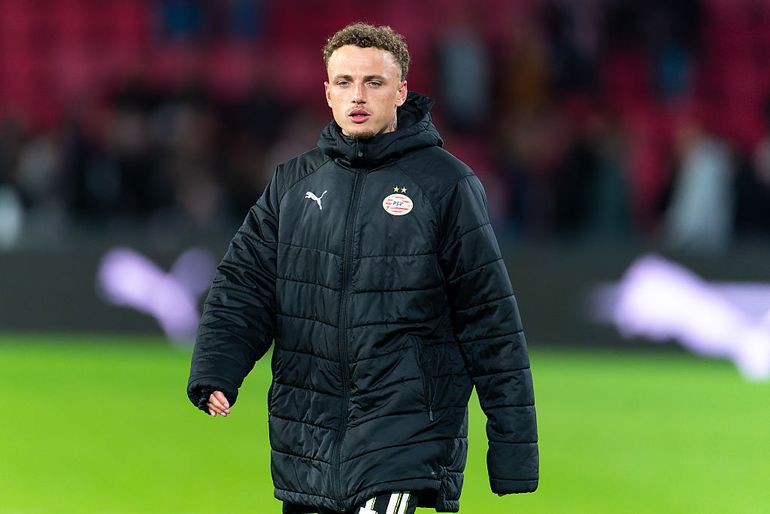PSV'er Noa Lang haalt woede op de hals bij Feyenoord-fans: dit is waarom hij zo gehaat is in De Kuip