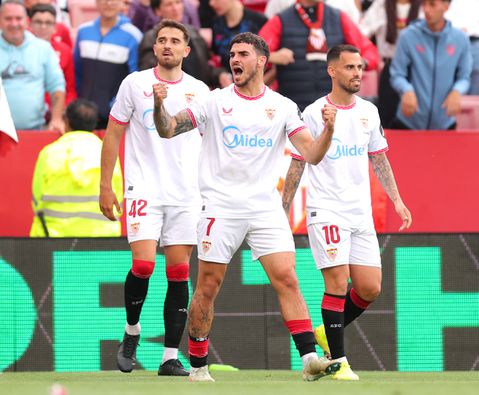 Bizarre situatie in Sevilla: spelers kunnen niet naar huis door woedende supporters