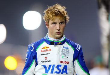 'Weggestuurde teamgenoot van Max Verstappen dreigt opnieuw plek kwijt te raken'