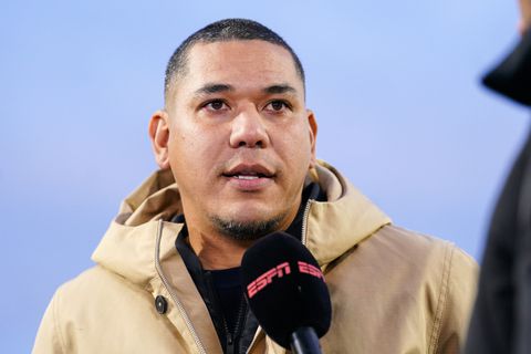 Oud-Ajax-coach doet onthulling: 'In gesprek met club uit de KKD en met Premier League-ploeg'