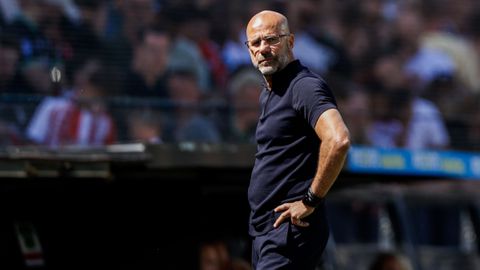 Withete Peter Bosz haalt opgelucht adem bij 'onherkenbaar PSV': 'Kom op man, waar moet je bang voor zijn?'