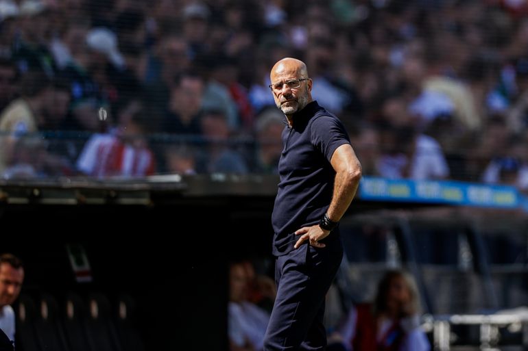 Withete Peter Bosz haalt opgelucht adem bij 'onherkenbaar PSV': 'Kom op man, waar moet je bang voor zijn?'