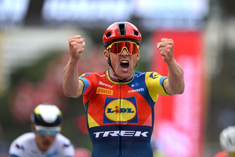 Mads Pedersen pakt roze terug in Giro: wederom een grote domper voor Wout van Aert