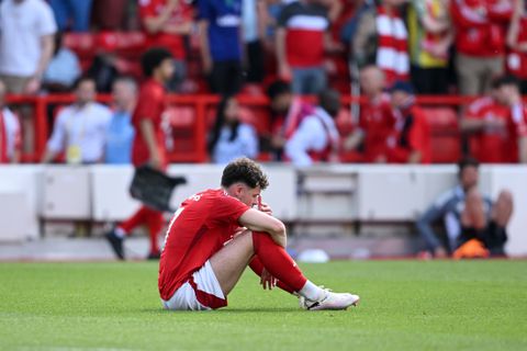 'Schandalig toneelstuk' van Forest-eigenaar na nieuwe deceptie bekritiseerd: 'Hij zou moeten opstappen'