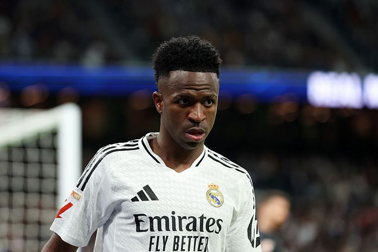Dit is het nieuwe bizar hoge salaris van sterspeler Vinicius Junior: Real Madrid strooit met miljoenen
