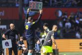 Zéér pijnlijke ingreep bij PSV na hopeloze start tegen Feyenoord: schlemiel uit zijn lijden verlost