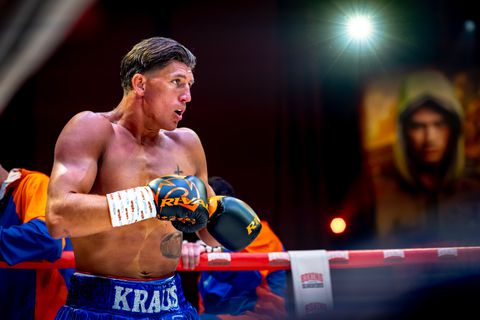Bokssensatie Gradus Kraus zet trouwste supporter in zonnetje: 'Soms denk ik wel: laat me nou met rust'