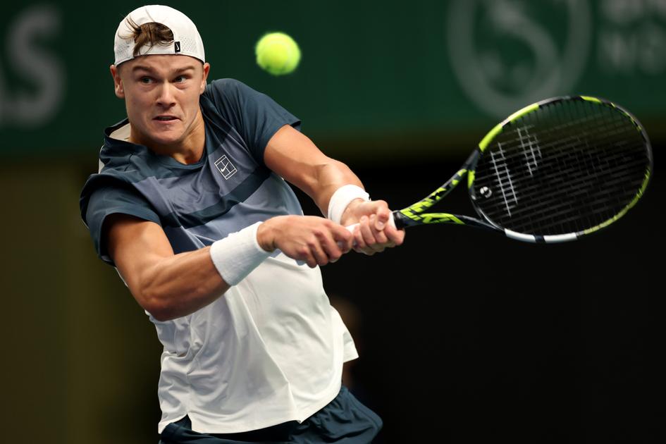 Toptennisser (23) kondigt bijzonder nieuws aan na horrorb...