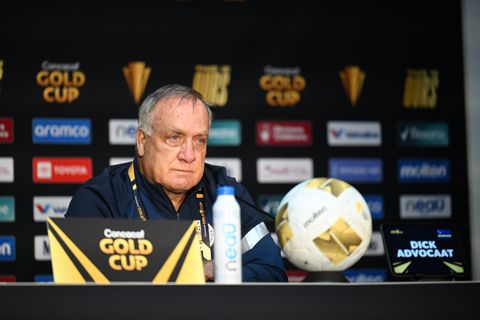 Onrust rond Dick Advocaat bereikt kookpunt op Curaçao: 'Met onwillige honden is het slecht hazen vangen'