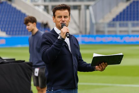 Wilfred Genee laat Johan Derksen en René van der Gijp in de steek: presentator Vandaag Inside meerdere dagen afwezig