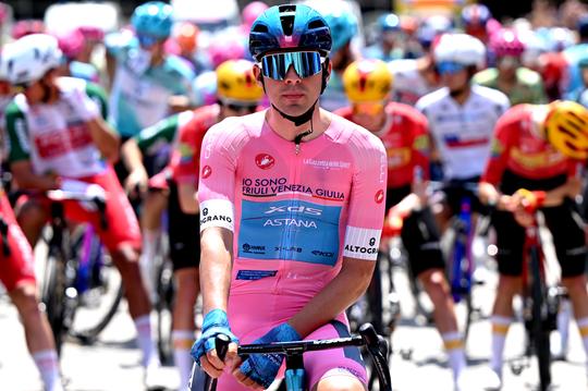 Absolute topvoetballer richt zich met mooie woorden tot rozetruidrager in Giro: 'Hij is de ster'